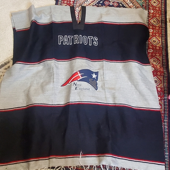 New England Patriots Poncho. Blanket Oversized. Grey Blue. Fringed. NfL - Picture 1 of 6